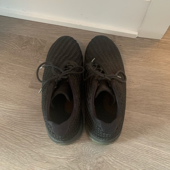 Jordan Sneakers Future - Picture 5 of 5